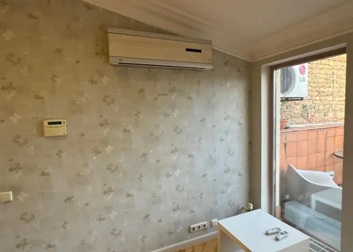 Апартаменти Two Level In The Art Nouveau Area